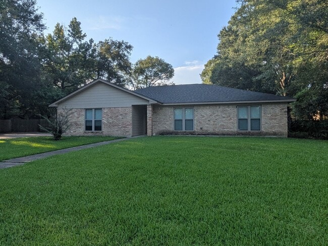 Building Photo - 13060 Larch Ln