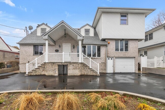 Building Photo - 295 Plain Ct Unit RIGHT