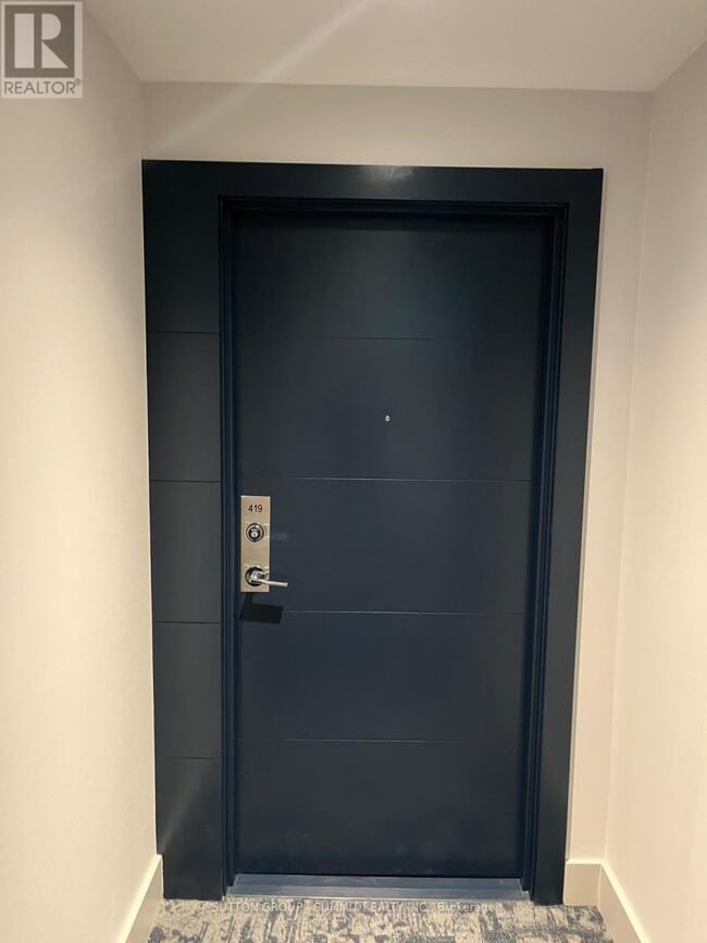 Photo - 75 James St S Unit 419