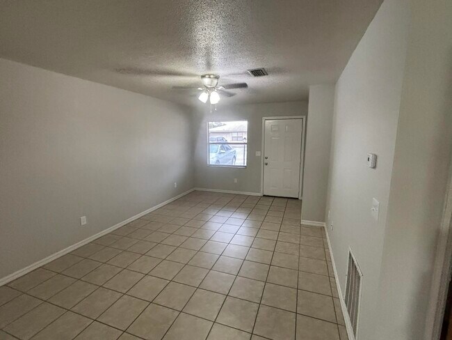 Photo - 3806 NW Huntsboro St Unit 102