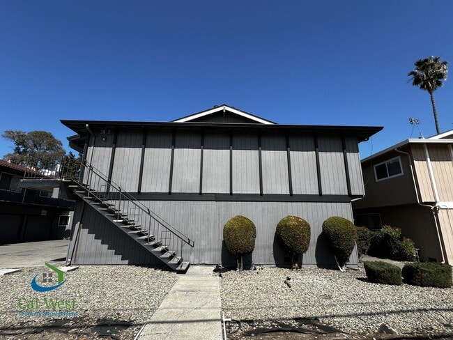 Photo - $2695 Remodeled 2 Bed/1 Bath Upstairs Unit Unit #3