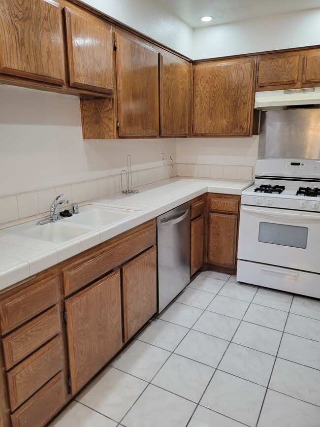 Photo - 849 E Victoria St Unit 302