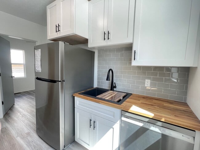 Photo - 2275 W 11th St Unit Up