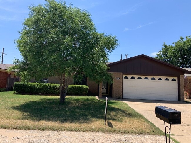 Building Photo - Fabulous home in lovely, convenient neighborhood