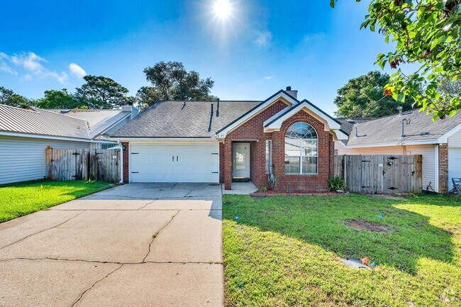 Building Photo - Updated Home in Convenient Location