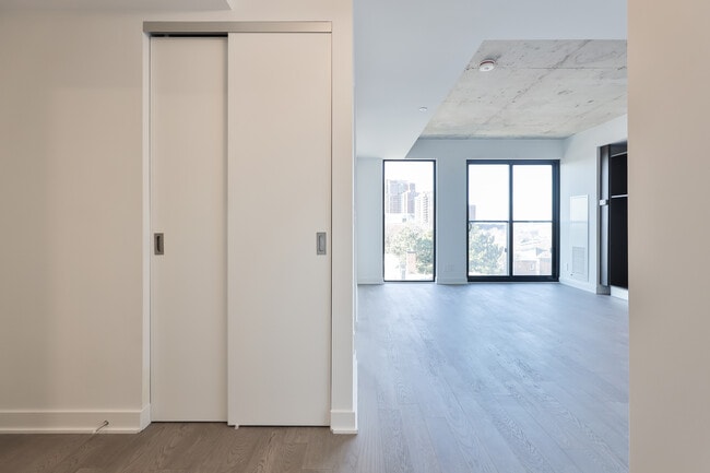 Building Photo - 2720 Dundas St W Unit 509