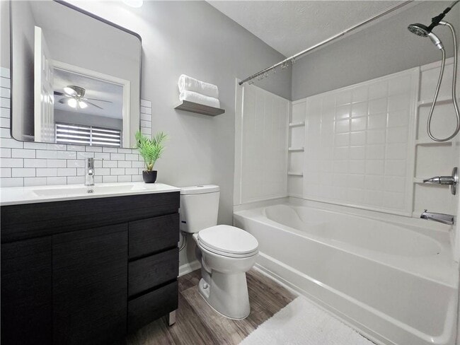 Photo - 2430 Piering Dr
