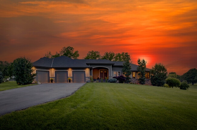 Photo - 4606 S 184th Plz House