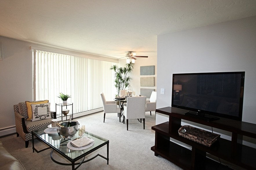 Upgraded Living/Dining Room