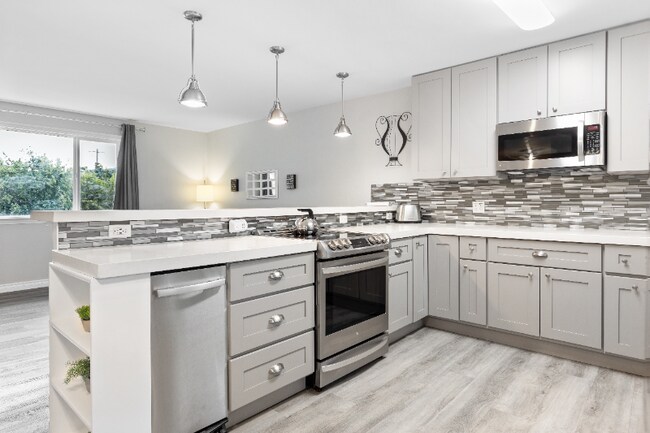 1019 2nd St W