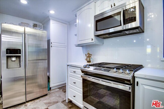 Photo - 1909 Pelham Ave Unit 102