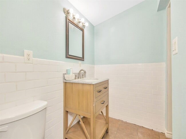 Photo - 703 E Adoue Ave