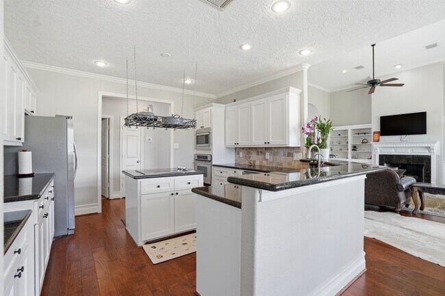 Photo - 108 Somerton Dr