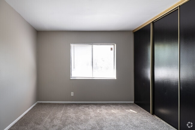 1BR, 1BA - 575SF - Bedroom