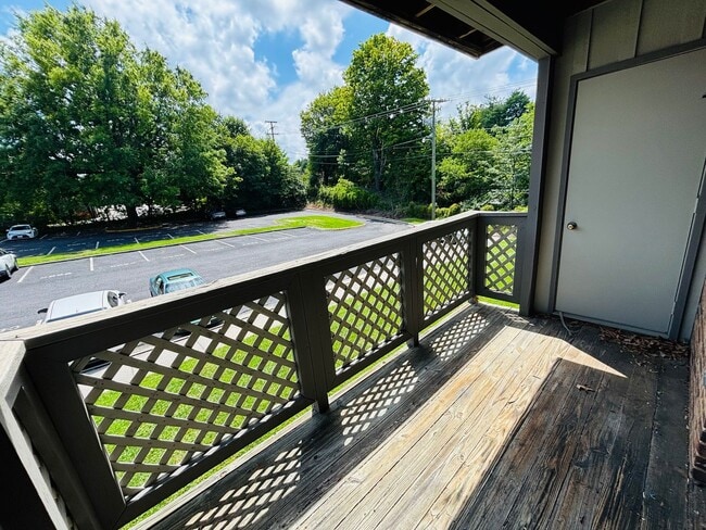 Photo - 872 Claytor Square