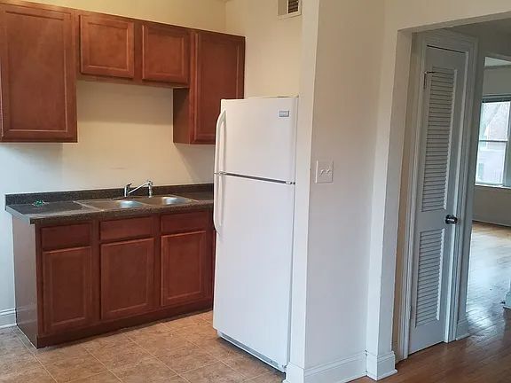 Photo - 2006 W Jarvis Ave