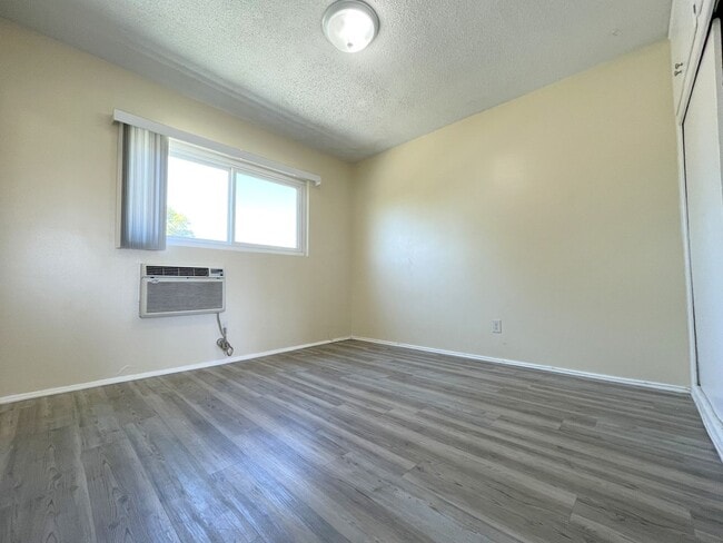 Building Photo - 1248 W Stoneridge Ct Unit 3