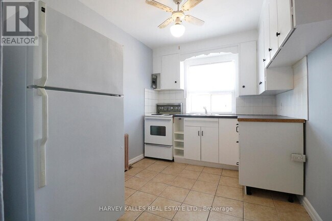 Photo - 2434 Keele St Unit 10