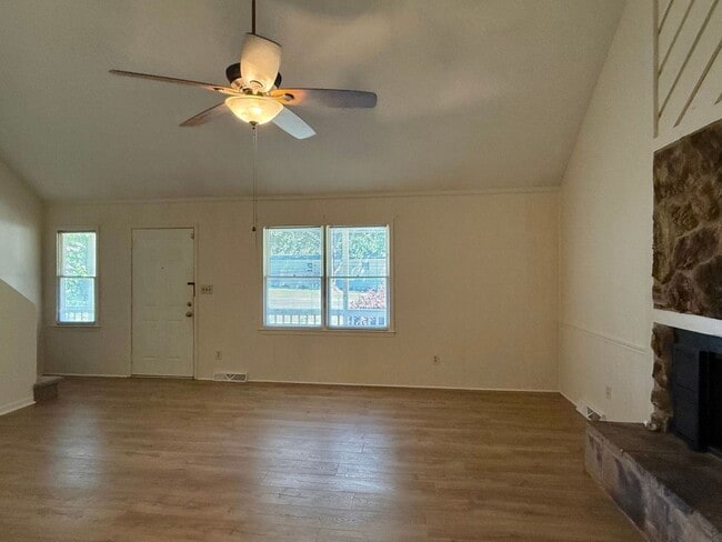 Photo - 2083 Ridgecrest Rd