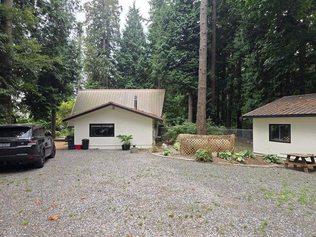 Building Photo - Charming 2-Bedroom Retreat in Ferndale Rental