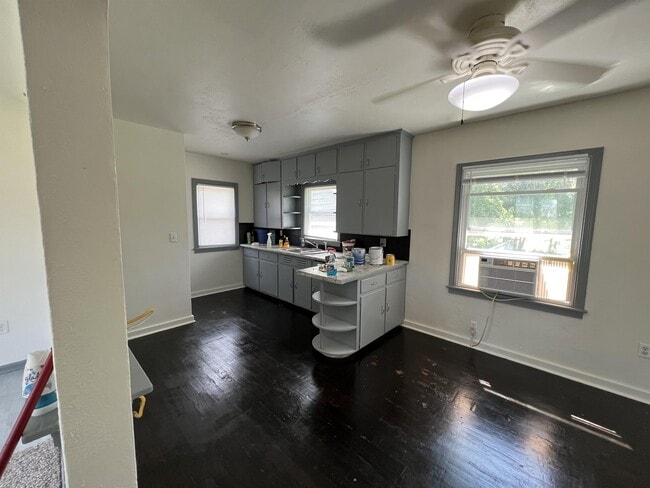 Photo - 1407 32nd St NE