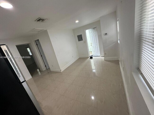 Photo - 920 NW 22nd Ct