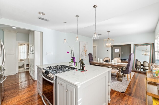 Photo - 506 Willard St