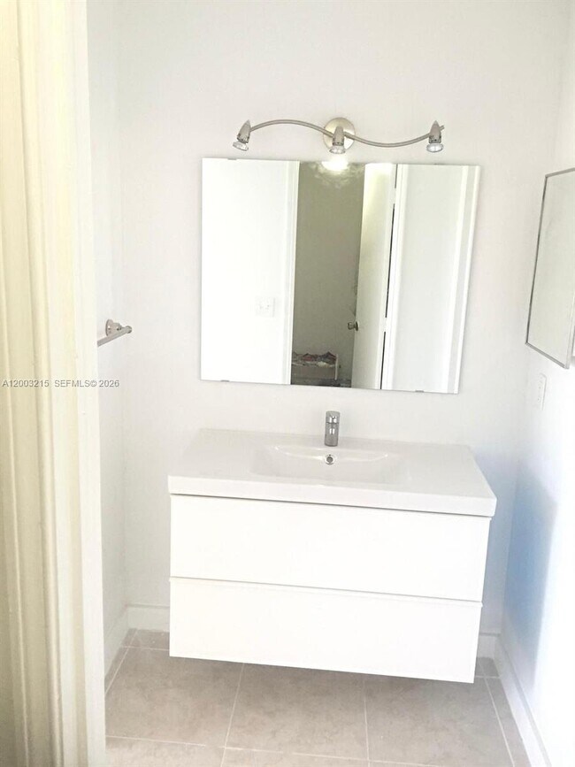 Photo - 9431 Live Oak Pl Unidad 408