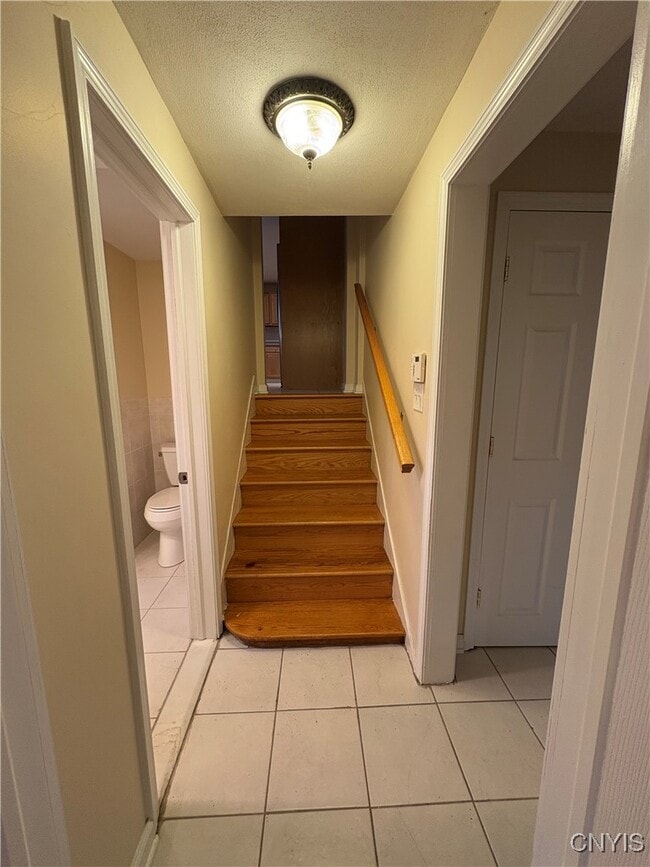 Photo - 215 Locksley Rd