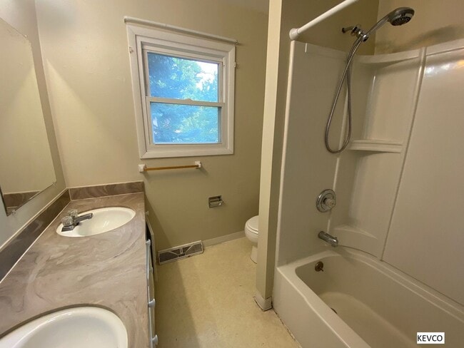 Photo - Great House in Campus West, Close to Everything!