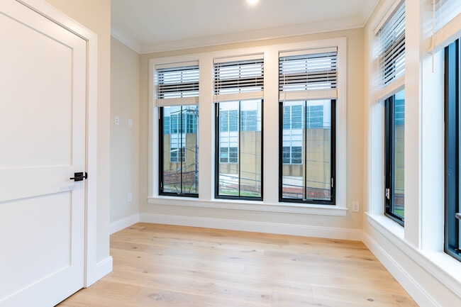 Photo - 155 Everett St Unit 303