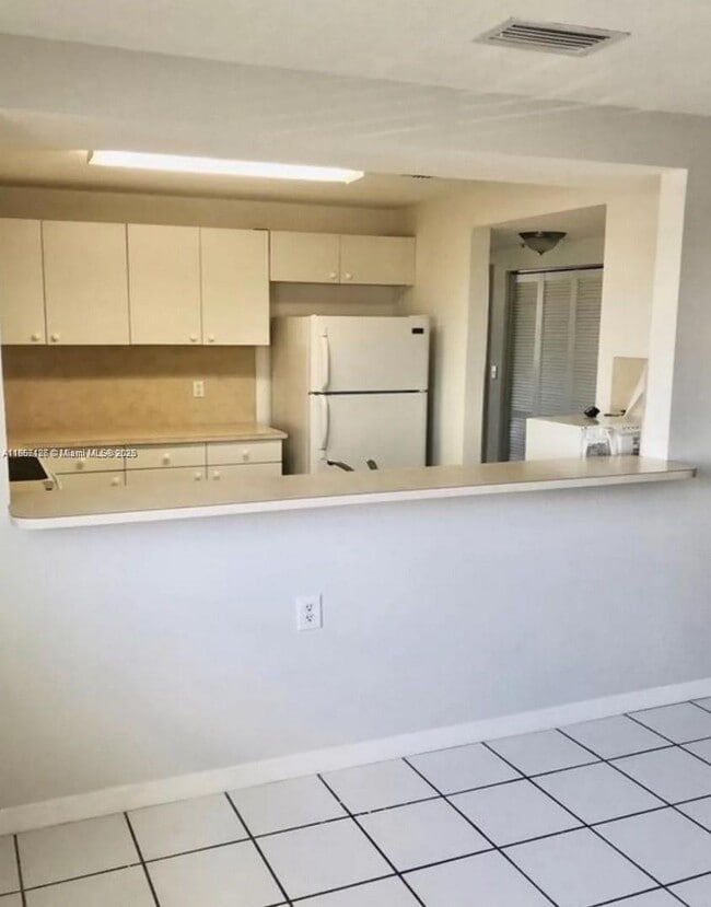 Photo - 1627 NW 18th St Unidad 304