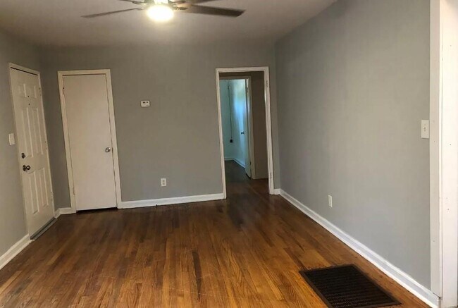 Photo - 700 Valley Brook Rd