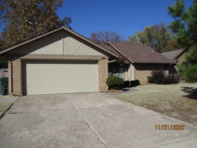 Building Photo - (3) Bed/(2) Bath w/ Storm Shelter! Pets Negotiable!