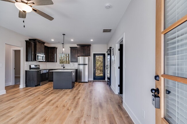 Photo - 319 Bledsoe St