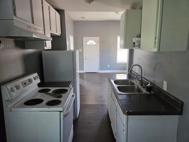 Photo - 142 Angelus St