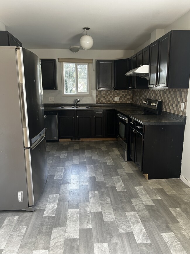 Building Photo - 1386 Lewis Dr