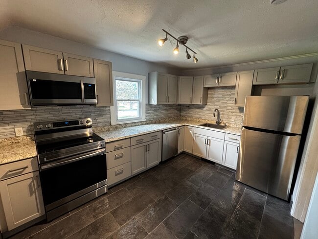 3774 Lake Ave Unit Upper