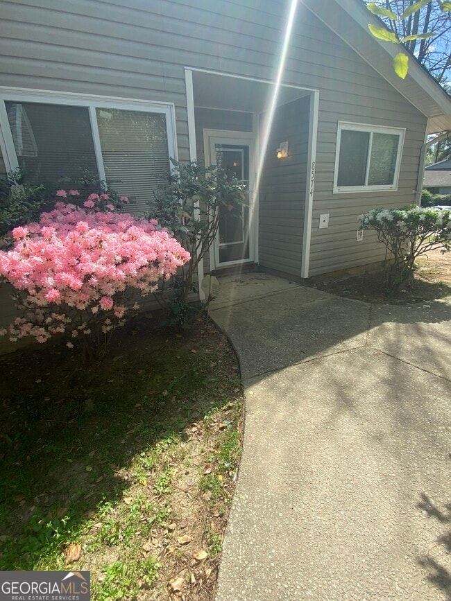 Building Photo - 8574 Creekwood Way