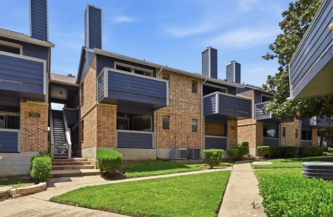 Building Photo - 2500 Burleson Rd Unit 402