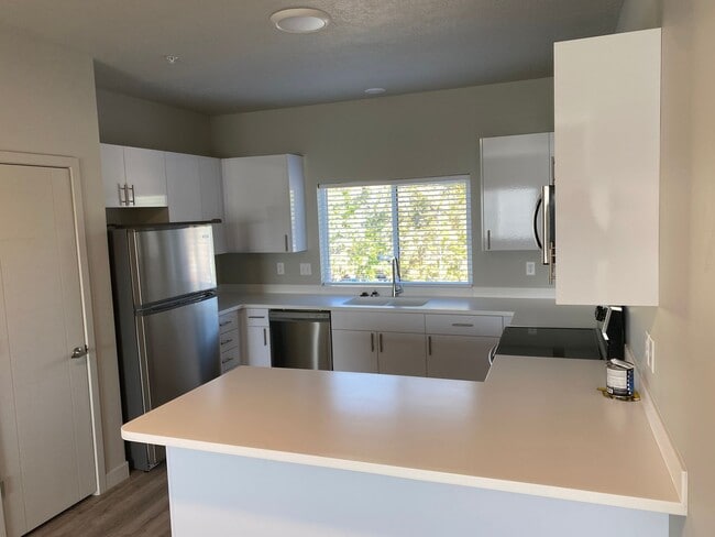Building Photo - Dickerson 560 Unit 301 Rental