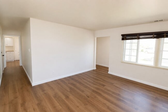 Photo - Spacious Student Rental Near Campus – HUGE DISCOUNT + ONE MONTH FREE!