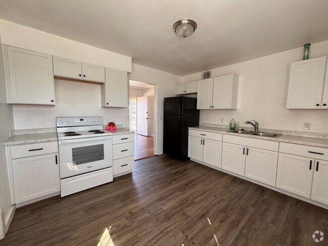 Building Photo - Cozy 3 Bed, 1 Bath Single Family Home in L...