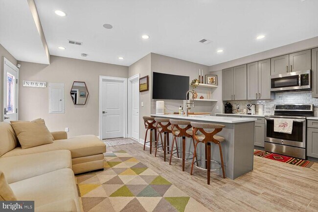 Photo - 1014 10th St NE Unit 1