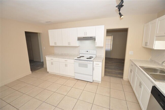 Photo - 1341 Ave S NW