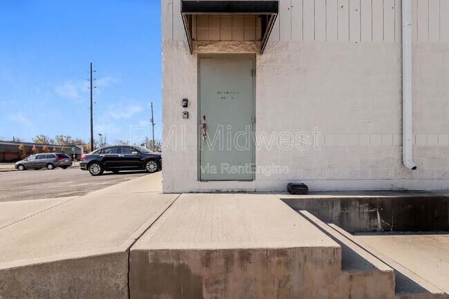 Photo - 1702 W Michigan St Unit 4