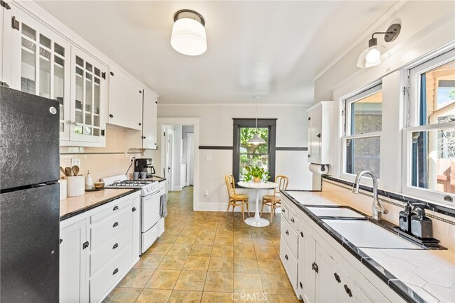 Photo - 218 S Center St