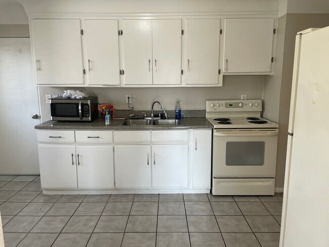 Photo - 28690 Victor St Unit A