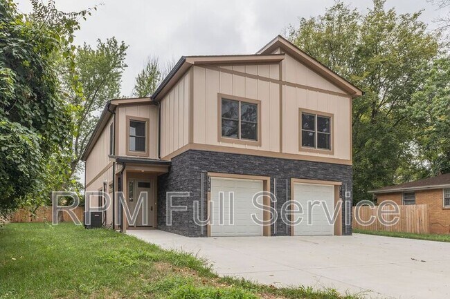 Photo - 271 Garry Dr Unit #A