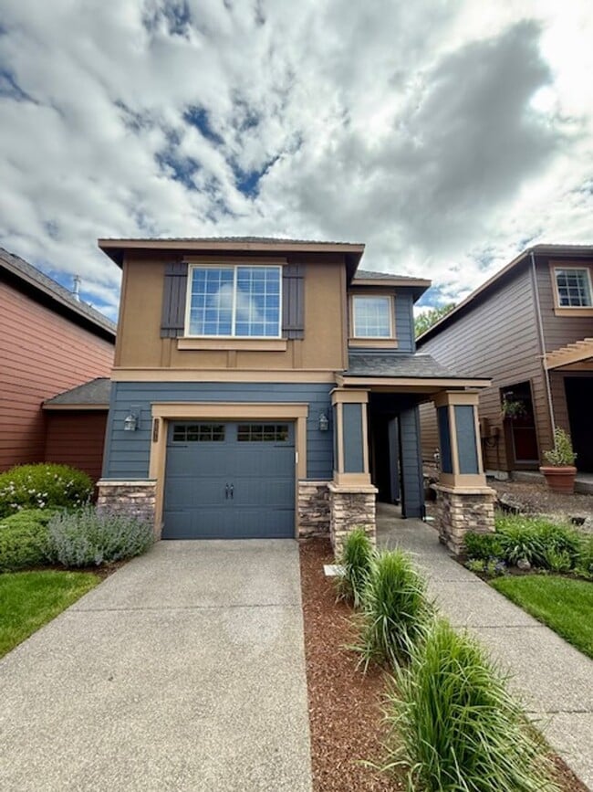 Beautifully renovated in NW Bend! A/C! - Beautifully renovated in NW Bend!  A/C! House
